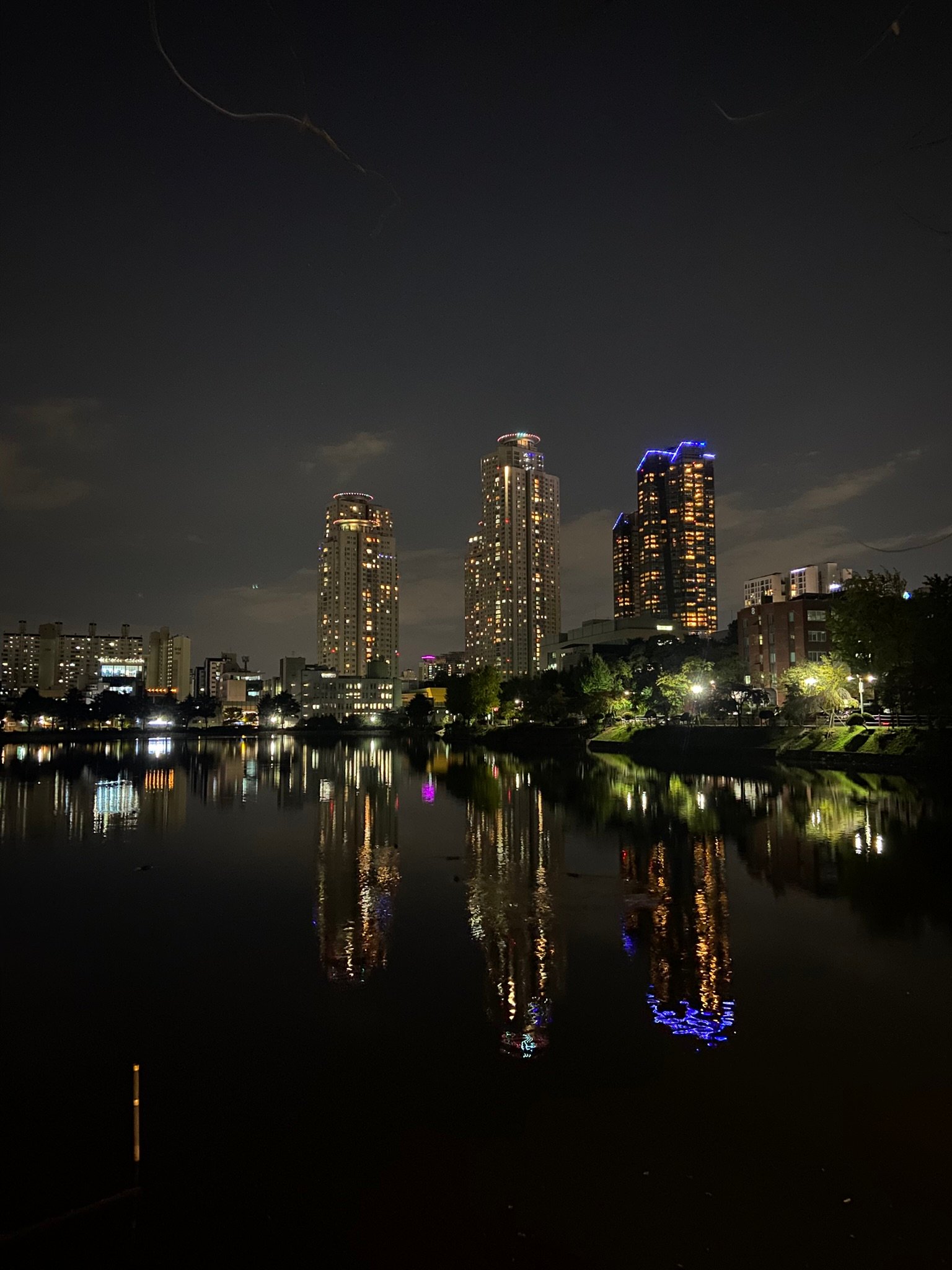 Campus - lac by night 1